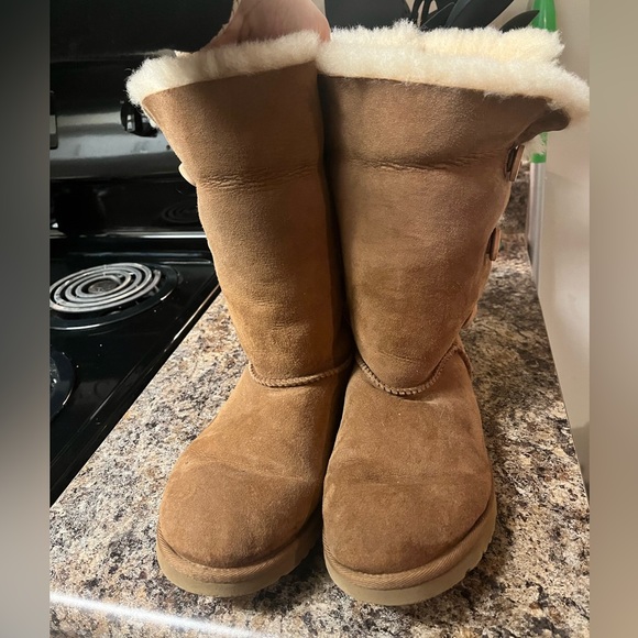Ugg Boots - Picture 3 of 6
